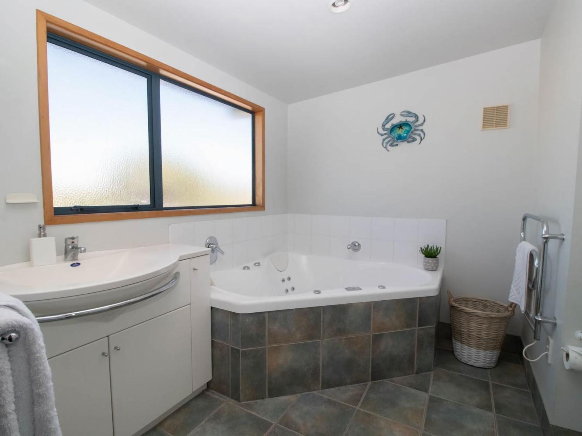 Villa Beachfront Bliss On Wanaka Terrace Support Local à New Plymouth Extérieur photo