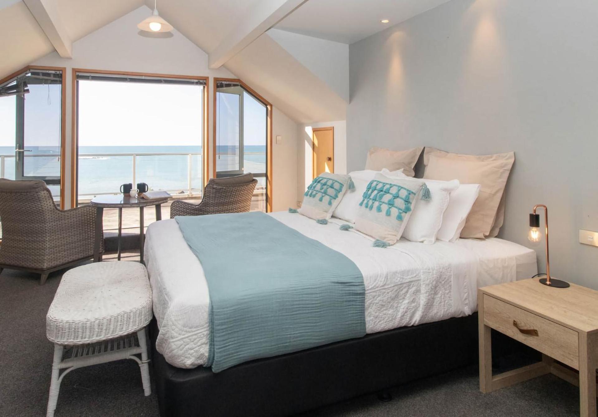 Villa Beachfront Bliss On Wanaka Terrace Support Local à New Plymouth Extérieur photo