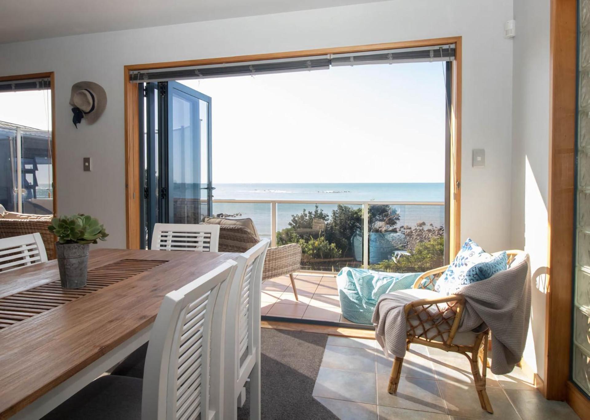 Villa Beachfront Bliss On Wanaka Terrace Support Local à New Plymouth Extérieur photo
