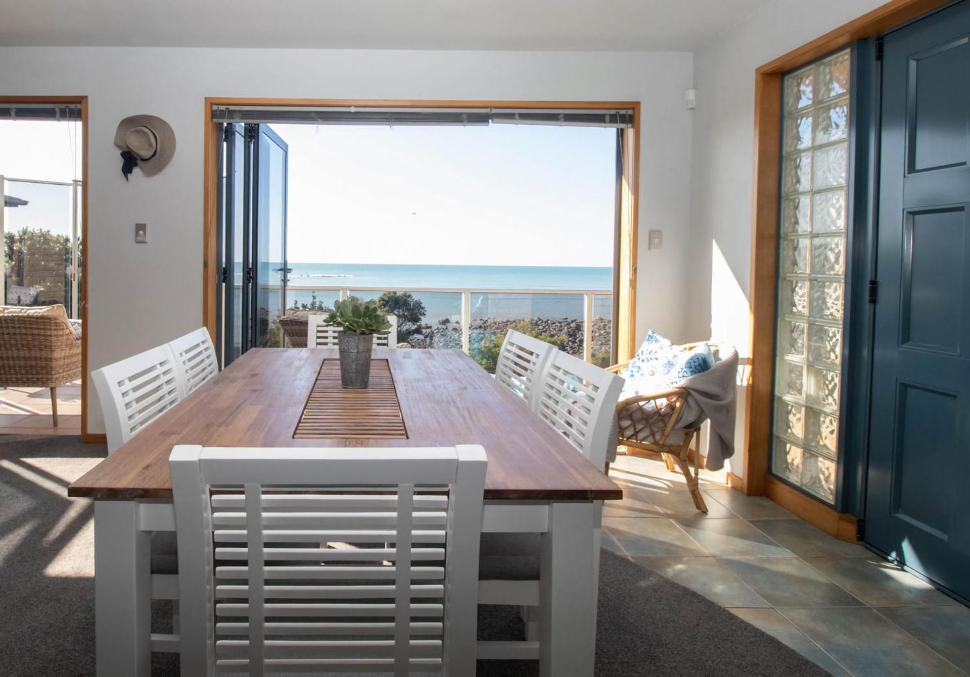 Villa Beachfront Bliss On Wanaka Terrace Support Local à New Plymouth Extérieur photo