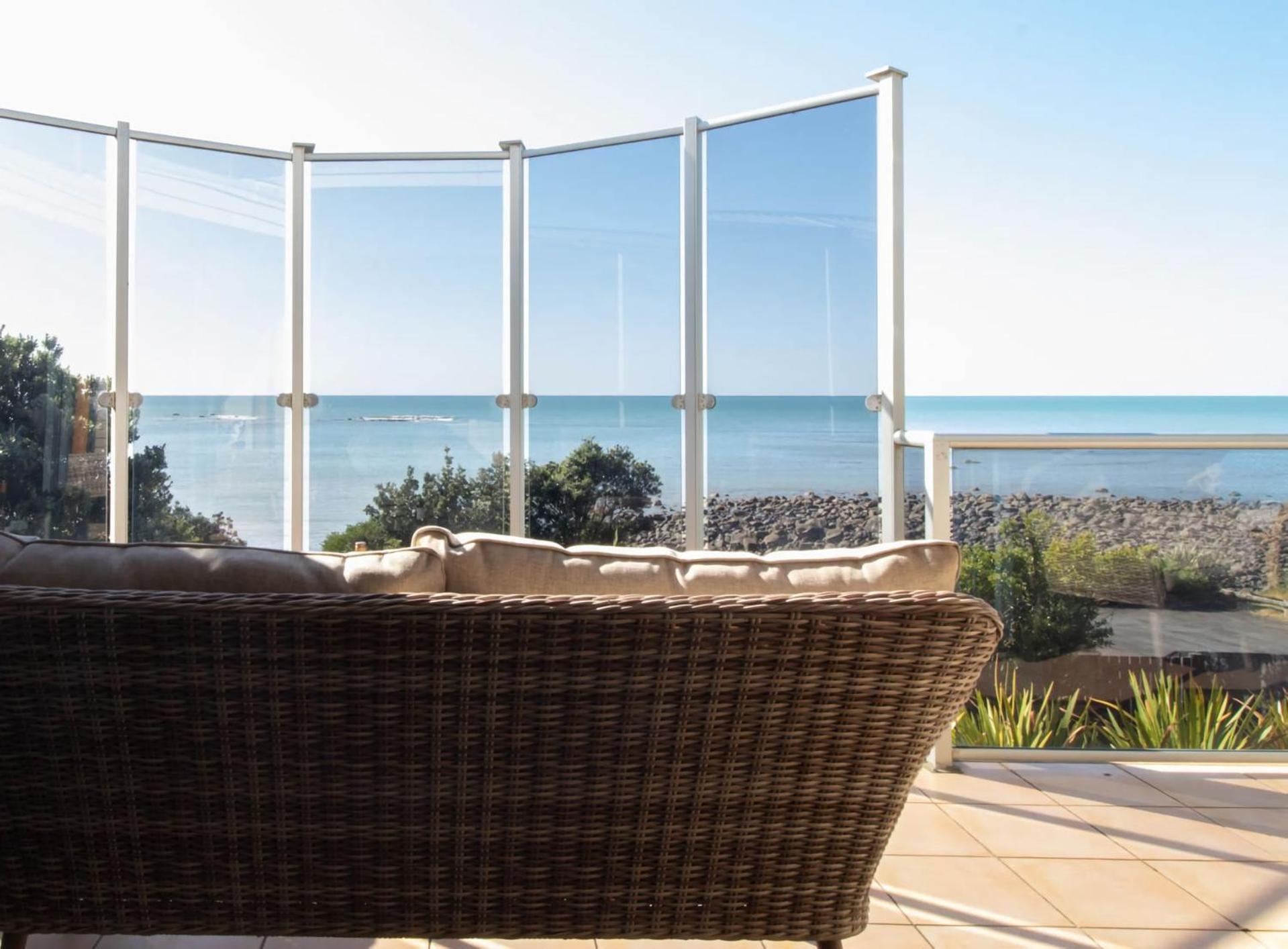 Villa Beachfront Bliss On Wanaka Terrace Support Local à New Plymouth Extérieur photo
