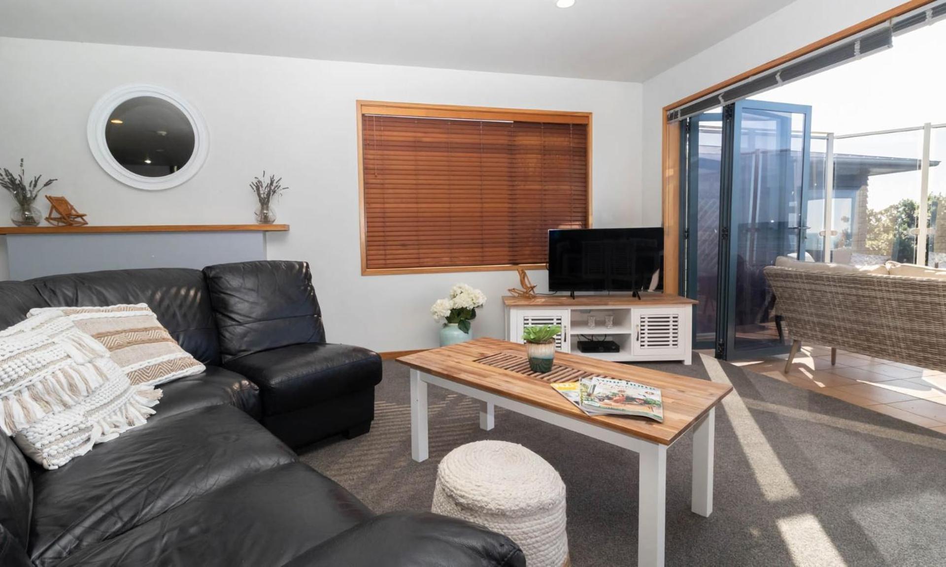 Villa Beachfront Bliss On Wanaka Terrace Support Local à New Plymouth Extérieur photo